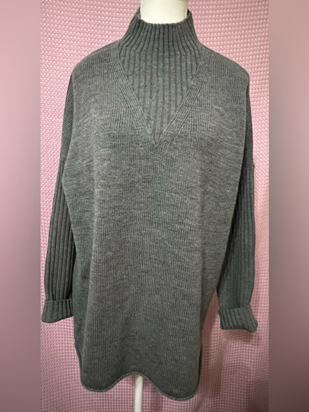 Tory Burch Heather Gray V-Neck Ribbed Sleeve Sweater